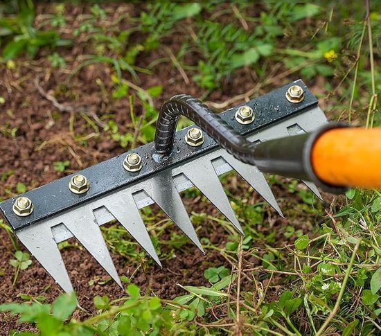 Berthaus wiethark 8 tanden – Sterk, voor grond en gazon