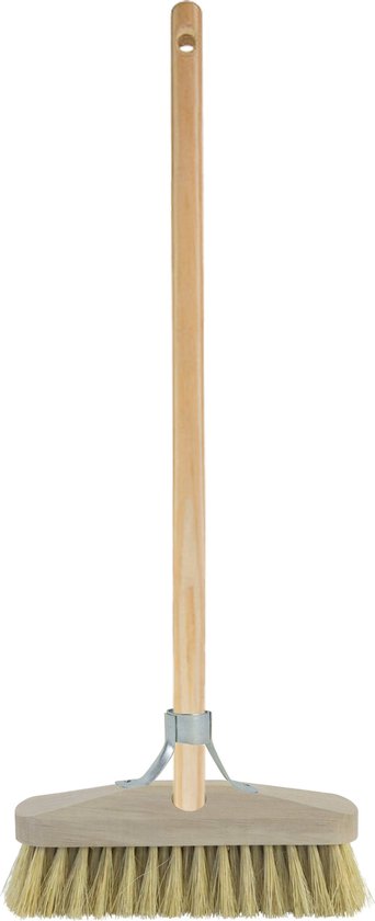 Betra Buitenbezem - FSC hout - natuurvezel - 23 x 120 cm - tuinbezem/schrobborstel van Betra