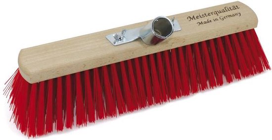 Bezem 60 cm van Bata.
