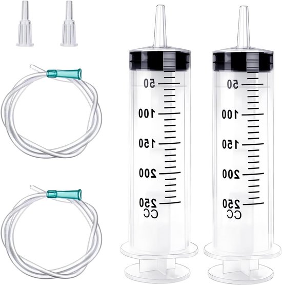 Grote plastic spuit van 250ml, 350ml en 550ml met slang voor vloeistofmeting en dosering van Merkloos	