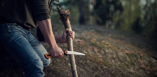Handzaag voor jong hout - grofgetand - bladlengte 16 cm - opvouwbaar - roestvrij staal - kunststof - Fiskars SW73 - 35 cm - zwart - oranje garden saw hand van Fiskars