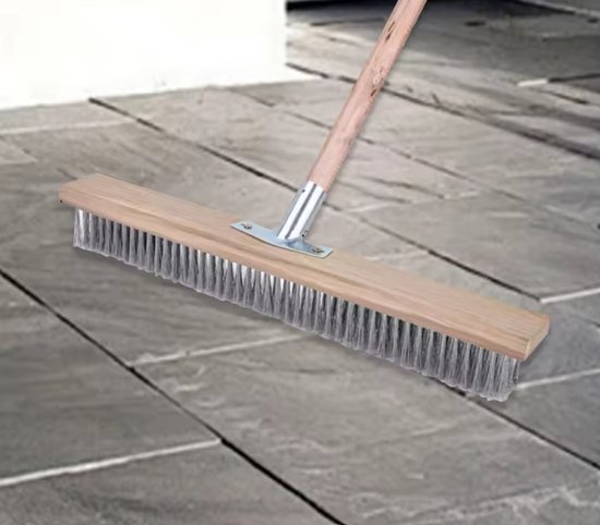 Heavy Duty Bezem met Stalen Borstels - 50 cm - Onkruidbezem & Terrasbezem - Inclusief Houten Steel - Voor Steen, Beton en Mos