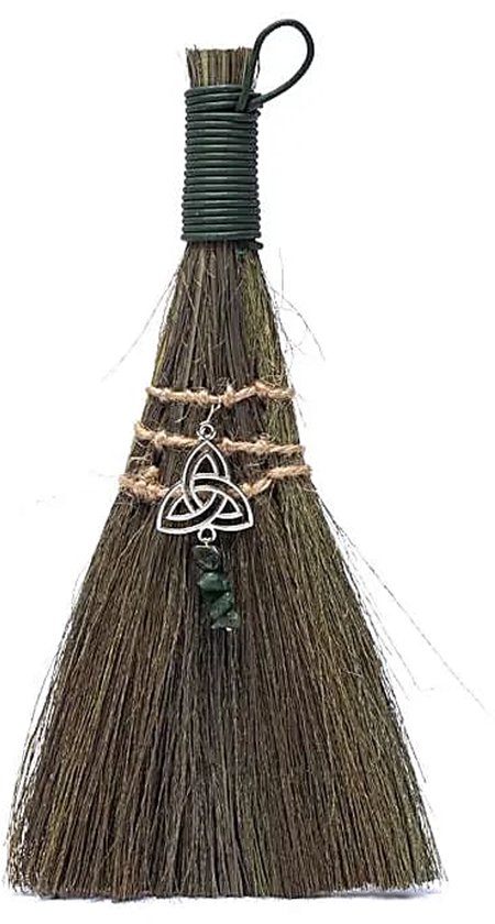 Heksenbezem Triquetra groen van Merkloos	