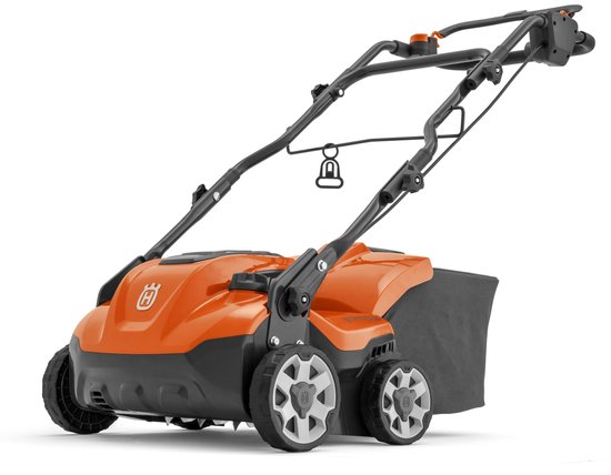Husqvarna S138C Elektrische verticuteermachine en gazonbeluchter - 1,6 kW, 37,5 cm werkbreedte, 2-in-1-messen, instelbare diepte en inklapbare handgreep van Husqvarna