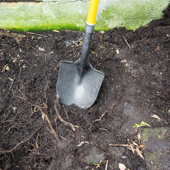 Lange behandelde schop met scherpe gekartelde rand - geel en zwart ROU68044 - Roughneck. van Roughneck