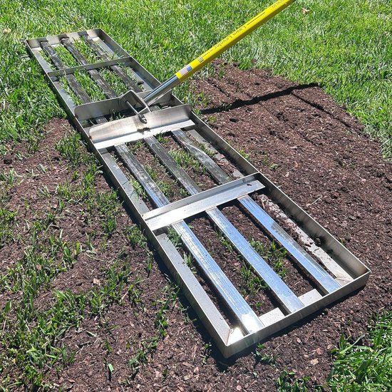 Levelawn Tool voor het Egaliseren van Grond | 48" x 10" Grondplaat | 78" Extra Lange Handgreep | Roestvrij Staal van Merkloos	