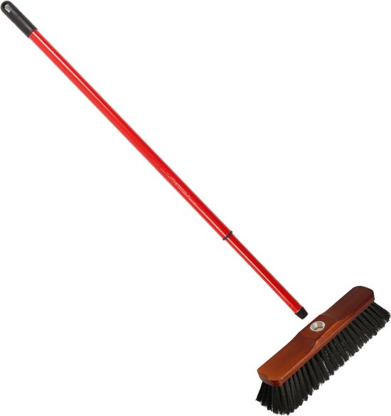 Metalen universele telescoopsteel met houten bezemkop van Fiskars