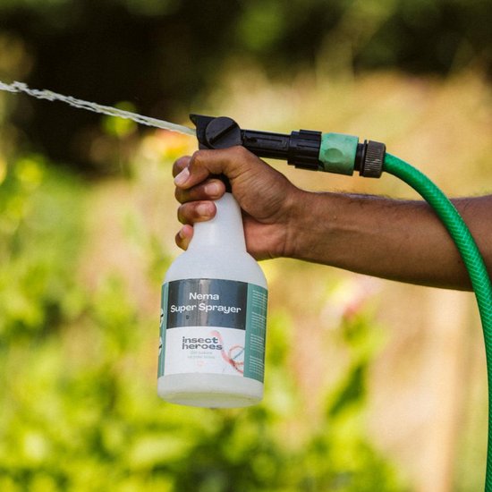 Nema Super Sprayer - 750 ml - Aaltjesspuit voor het Uitzetten van Aaltjes - Nematodenspuit voor Grote Oppervlakken - Gelijkmatig Verdelen - Nematoden Sproeier voor Tuin en Gazon - Aaltjessproeier