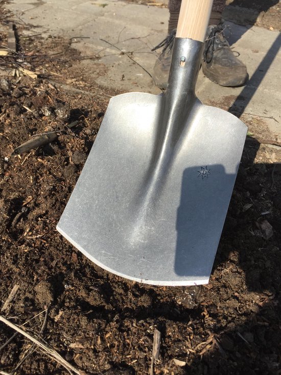 Schep Schop Schup - Zandschop Polet Traditional Handgesmeed steel 1,3 meter van Polet.