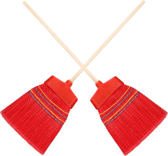 Set van 2x stuks binnen/buiten bezem rood met steel - Schoonmaakartikelen/Tuingereedschap - 132 cm van Merkloos	