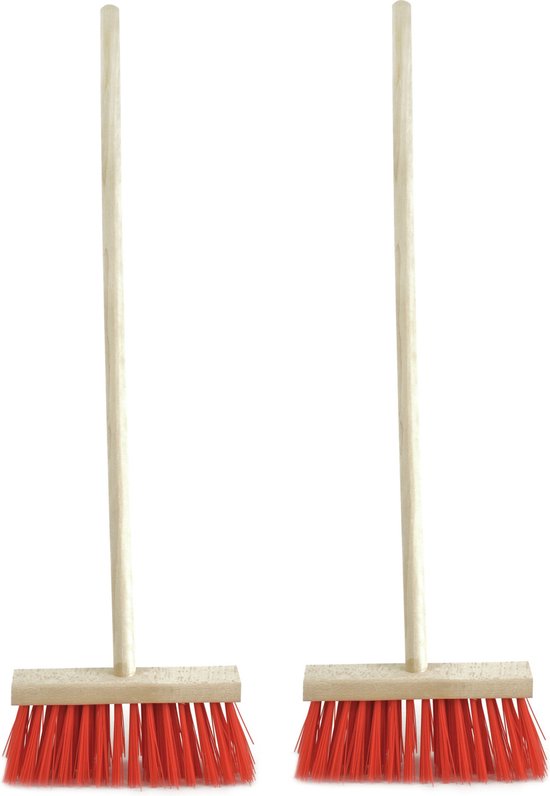 Set van 2x stuks buiten kinderbezems rood met steel - Schoonmaakartikelen/Tuingereedschap van Arsylk.