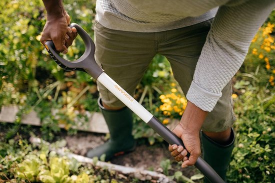 Spatvork voor zachte, losse bodem, met 4 tanden, lengte: 105 cm, tanden en steel van hoogwaardig staal, zwart/wit, van Fiskars