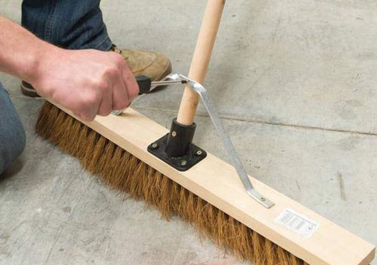Stijve Bezem voor Efficiënte Schoonmaak - Geschikt voor Diverse Vloeren - 1 stuk - 300mm van Vero.