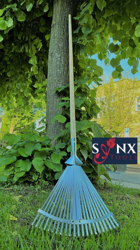 Synx Tools Gazonhark Bladhark Verstelbaar gazonveger - 22 tanden In breedte Verstelbaar - Verzinkt - Harken / hark met Houten steel 150 cm van Synx Tools