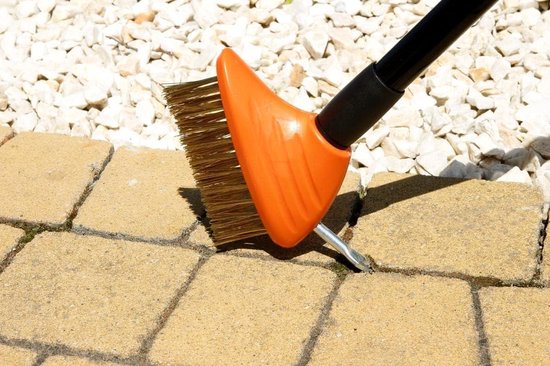 Voegenborstel staalborstel - Onkruidreiniger schrobber - Straatstenen reinigen - Verstelbare telescoopsteel - 80-140 cm - Zwart/oranje van Merkloos	